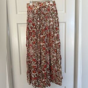 Fun and cute maxi skirt with gold thread detailing! So awesome!